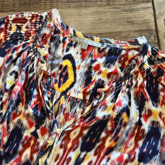 Daniel Rainn Aztec Print Top with buttons - Picture 2 of 4